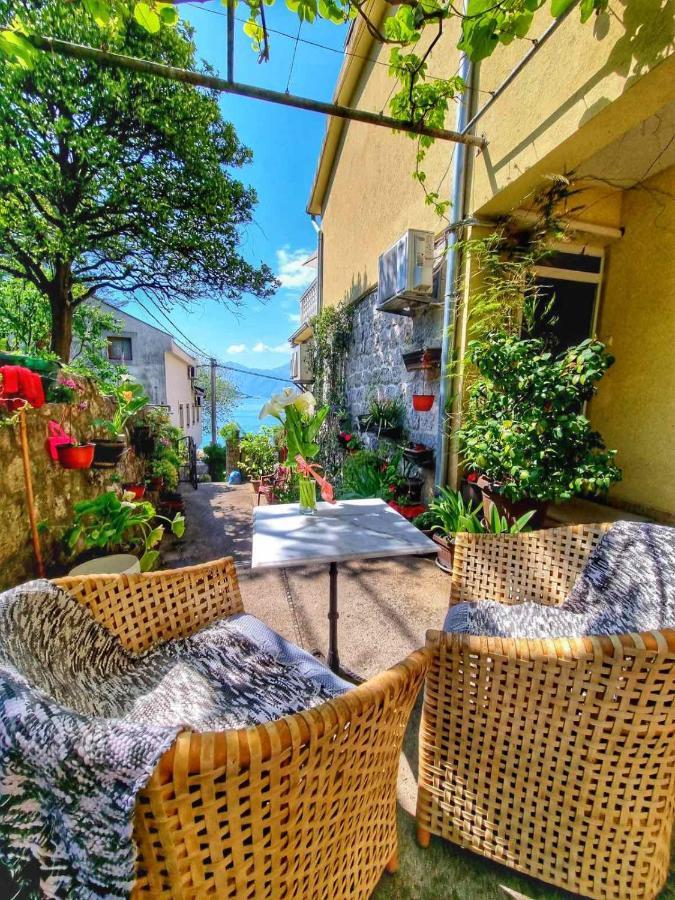 Apartment On The Shore Of The Bay Of Kotor With Free Wi-Fi Dış mekan fotoğraf